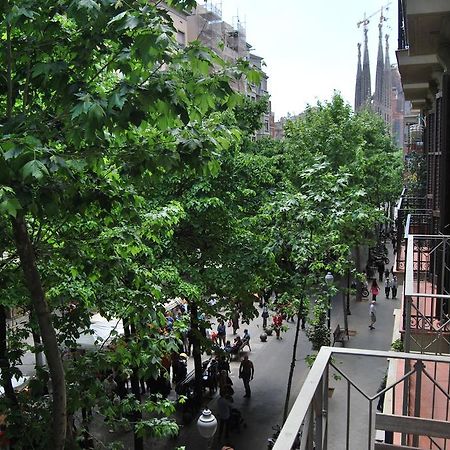 Gaudi SDB Apartment Barcelona Bagian luar foto