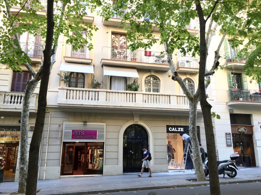 Gaudi SDB Apartment Barcelona Bagian luar foto