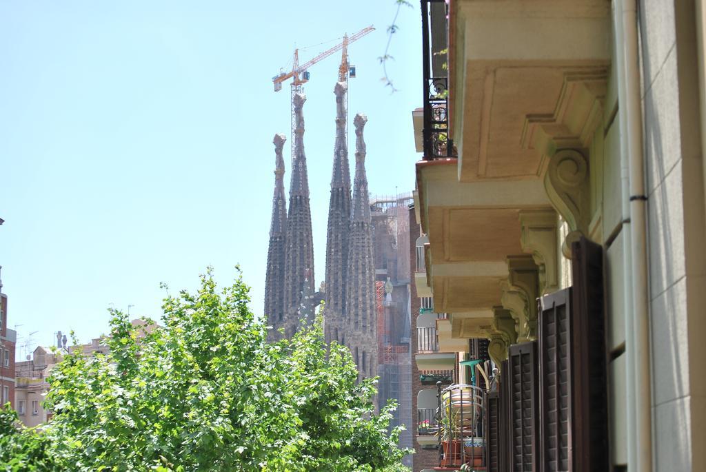 Gaudi SDB Apartment Barcelona Bagian luar foto