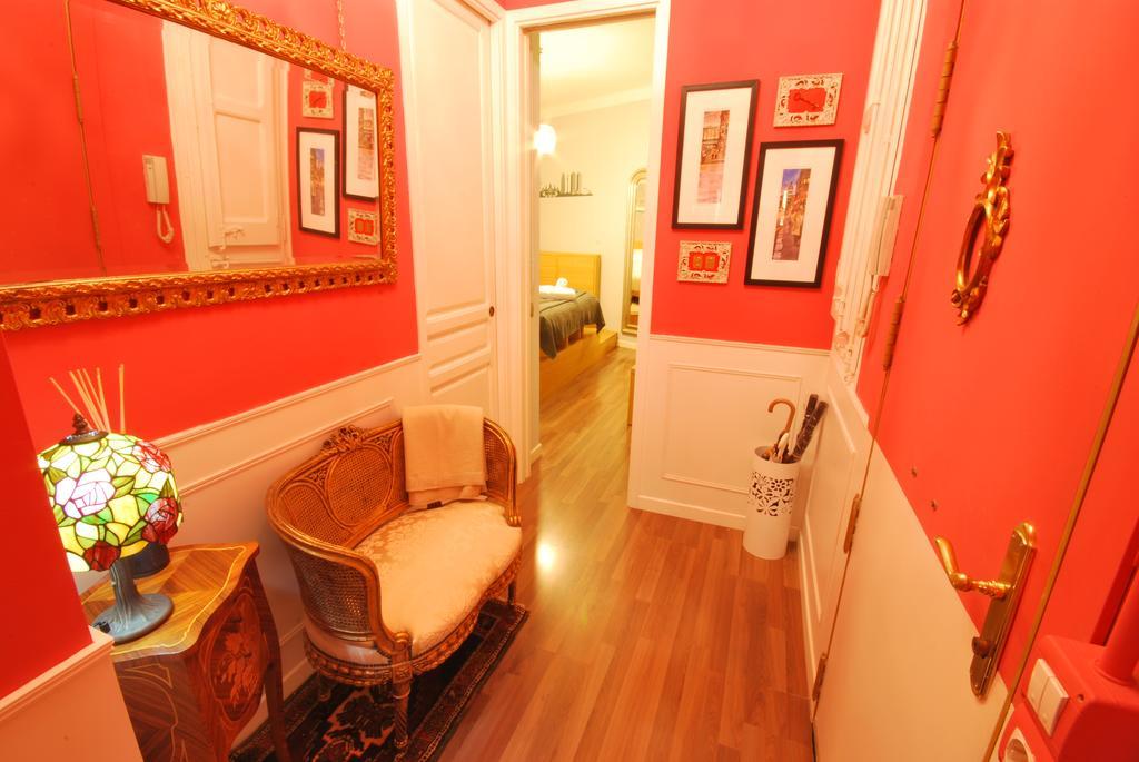 Gaudi SDB Apartment Barcelona Bagian luar foto