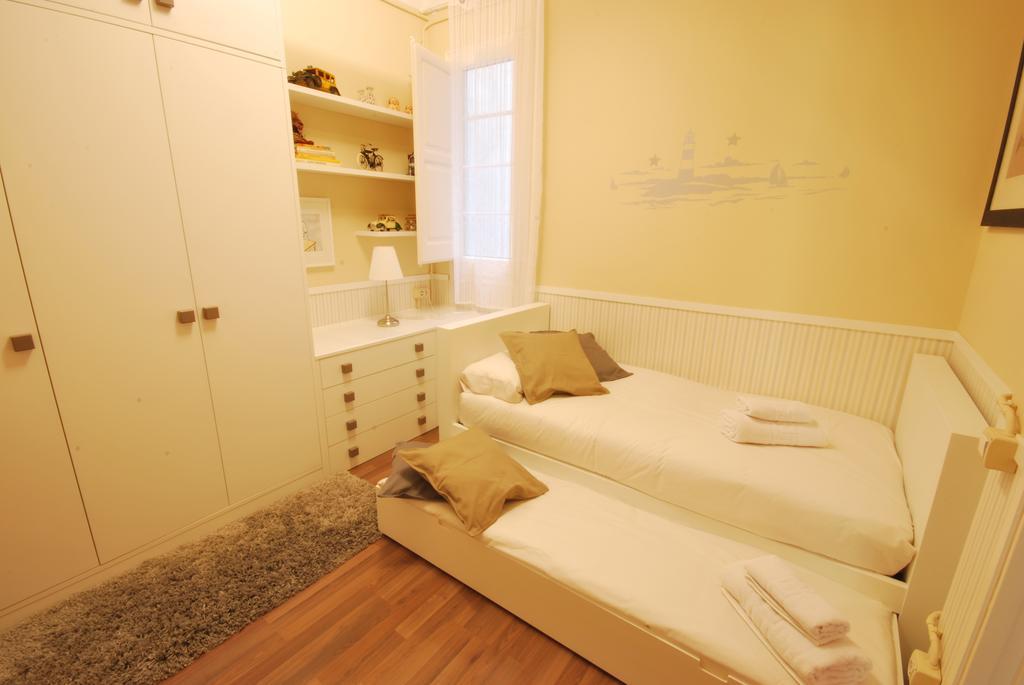 Gaudi SDB Apartment Barcelona Bagian luar foto