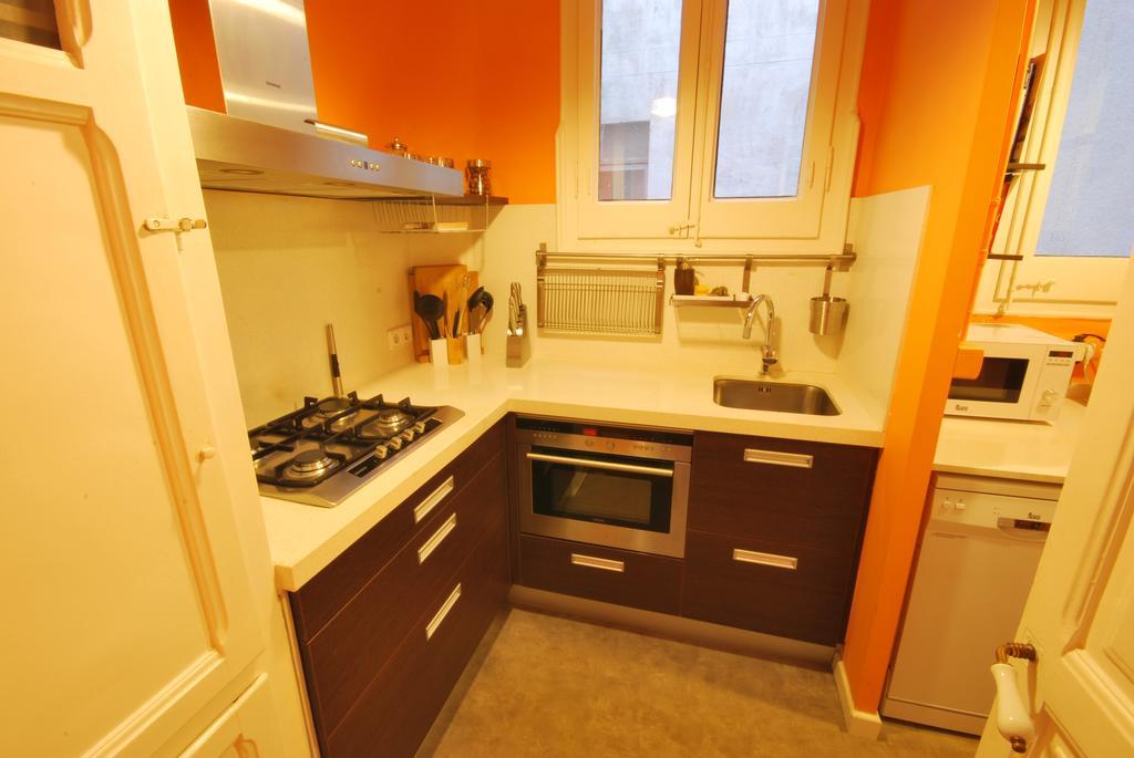 Gaudi SDB Apartment Barcelona Bagian luar foto