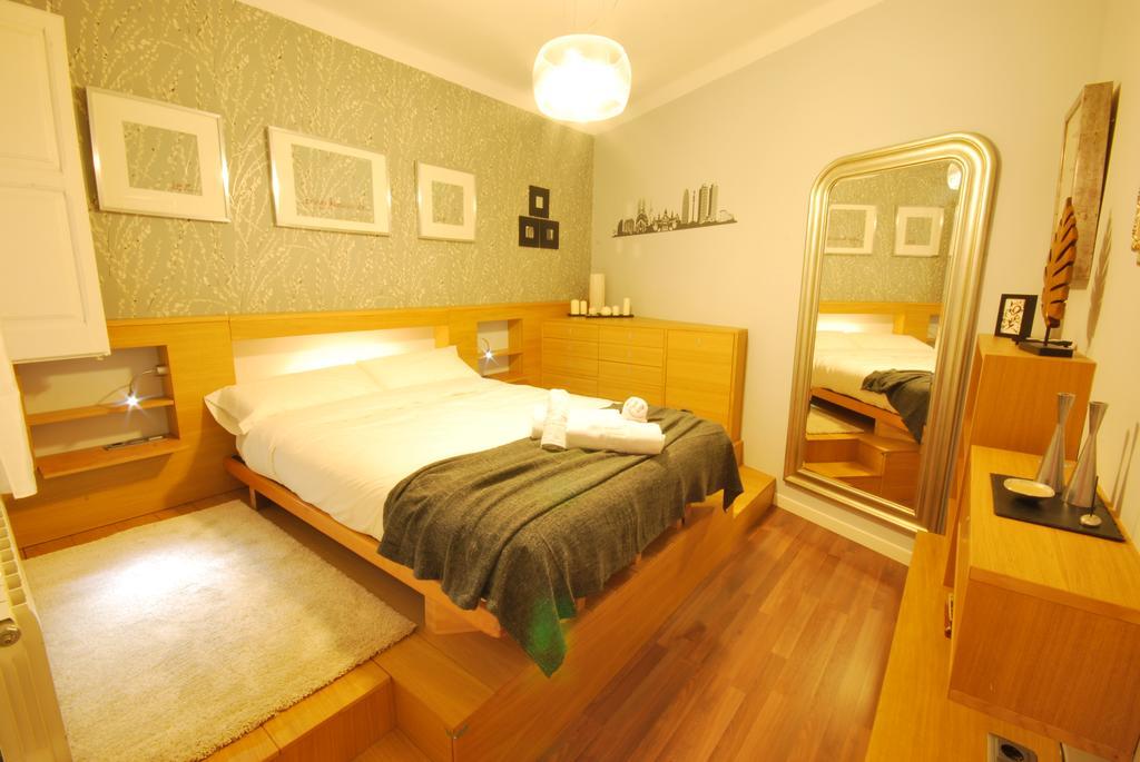 Gaudi SDB Apartment Barcelona Bagian luar foto